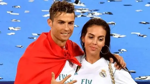 خواهر و مادر رونالدو  کنار رقیب پسرشان /  مادر شوهر و خواهر شوهر جورجینا خون به جگرش کردند! + عکس