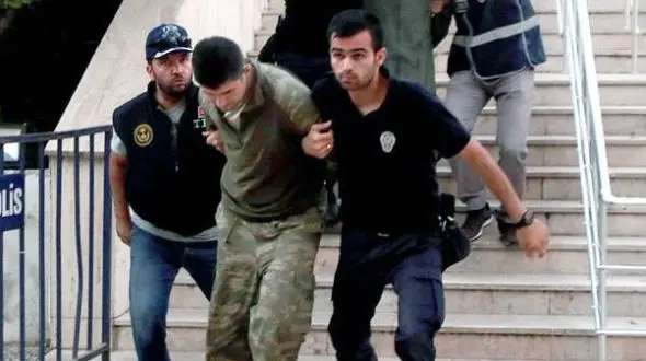 صدور حکم بازداشت 117 تن از نظامیان ارتش ترکیه +عکس