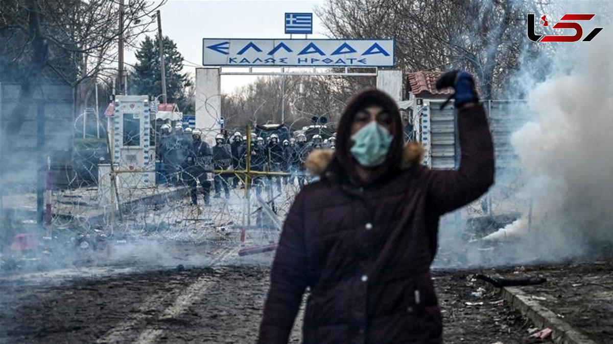 پلیس یونان به سمت پناهجویان گرفتار در مرز ترکیه گاز اشک‌آور شلیک کرد