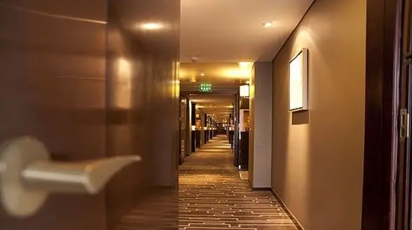 علت کمتر هتل رفتن مردم ایران  چیست؟