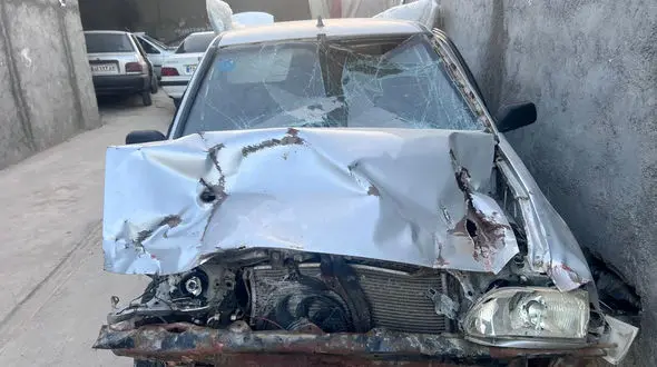 خلاقیت یک ایرانی در تعمیر چراغ شکسته ماشین اش 