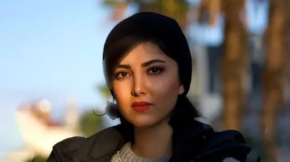 فیلم آواز باشکوه زیبا کرمعلی با آهنگ روزبه بمانی ! /  چه کردم با خودم چه مرگ زندگی برام فرقی نداره ! + موزیک ویدئو