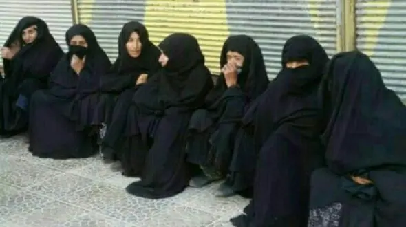 نماینده مجلس:به قالیباف گفتیم، زنان در لرستان در میدان می ایستند تا برای کارگری ساختمان برده شوند /خانم خزعلی نتایج کارهایش تاکنون را اعلام کند