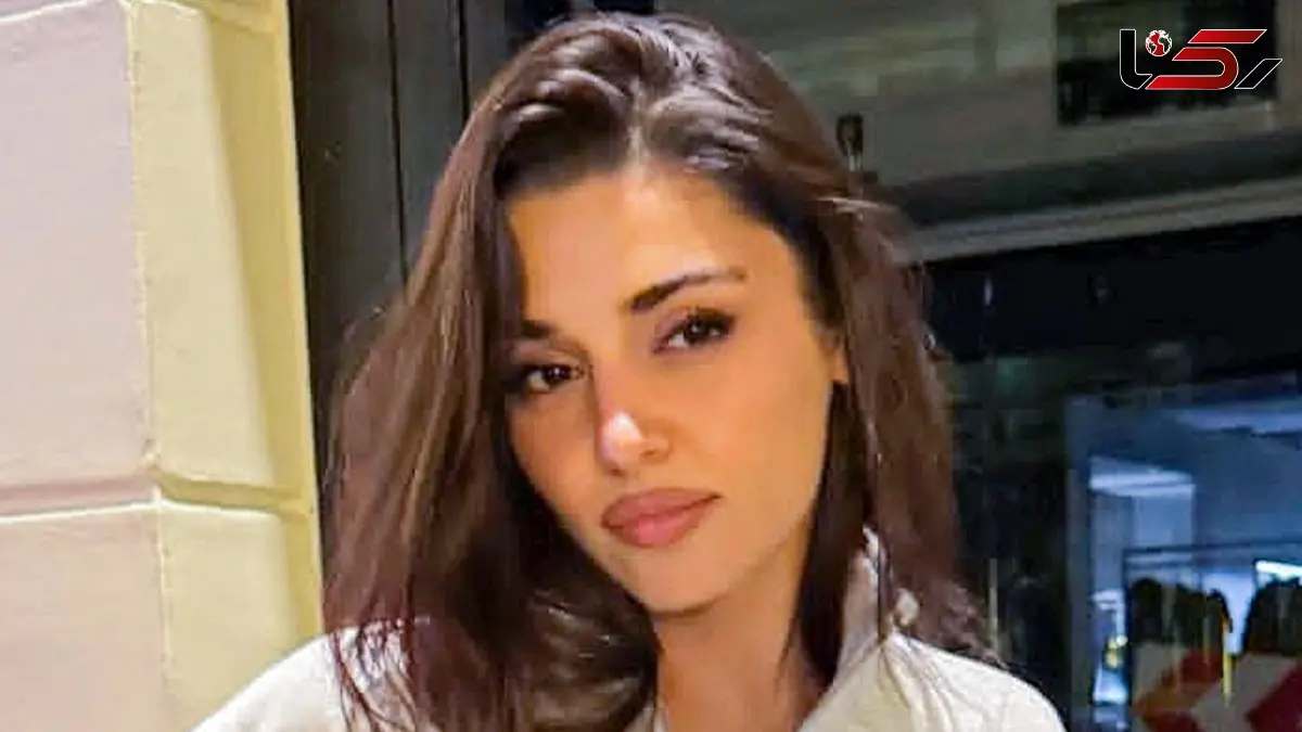 هانده ارچل هم با آیتم ترندی این روزها ژست گرفت/ کت خزدار در استایل کریسمسی خانم بازیگر ترک