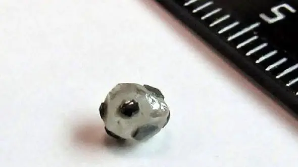 کشف قطعه الماسی طبیعی شبیه توپ فوتبال آدیداس در روسیه