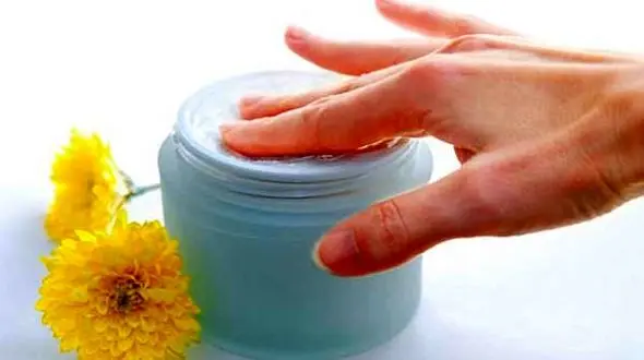 چگونه با خشکی پوست مبارزه کنیم؟