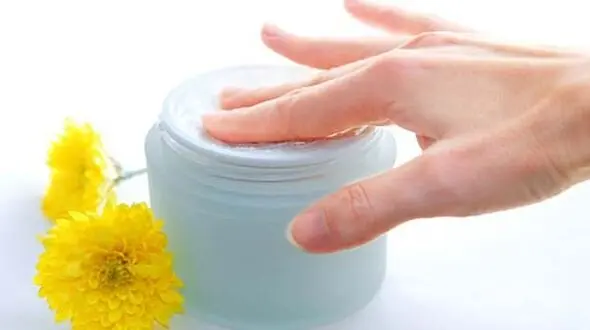 چگونه با خشکی پوست مبارزه کنیم؟