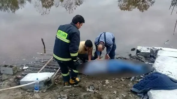 زنده به گور شدن ماهیگیر انزلیچی براثر ریزش دیوار بتنی+ عکس فجیع