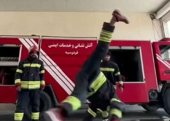 فیلم آواز و رقص شاد آتش نشانان ! /  رقص هلیکوپتری و جذاب 3  آتش نشان ایرانی / چقدر با استعداد در ایستگاه آتش نشانی