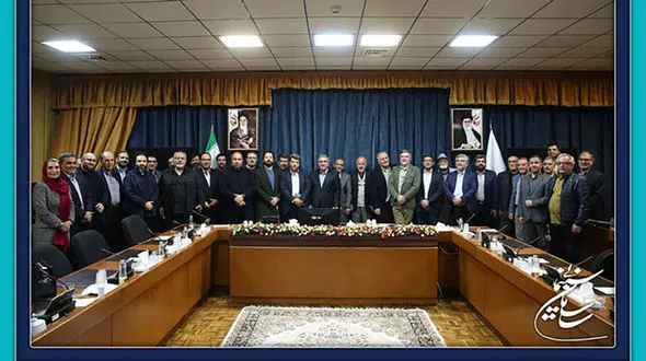 نشست جمعی از هنرمندان با معاون رئیس‌جمهور + عکس