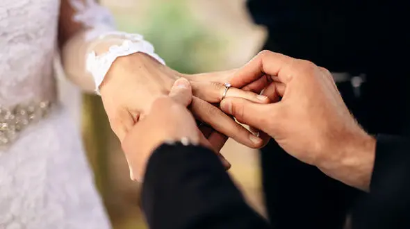 پول بگیرید تا با این دختر زیبا ازدواج کنید / خبر خوب برای پسران ایرانی !