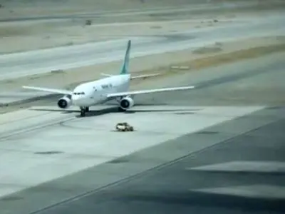 فیلم فرود اضطراری بوئینگ 737 آریک ایر در بنین به‌دلیل نقص جدی موتور