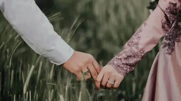لعیا در موبایل شوهرش راز بی وفایی دختر دایی بیوه اش را دید!