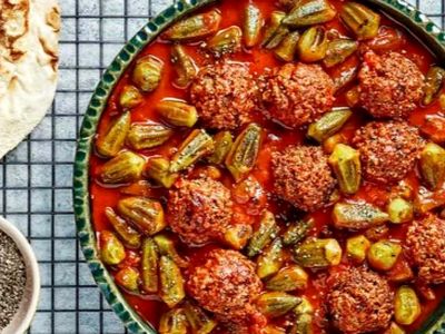 چگونه خوراک بامیه خوشمزه و سریع درست کنیم؟