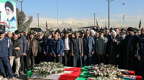 اولین فیلم از تشییع پیکر شهدای حادثه هواپیمای بوئینگ ۷۰۷ نیروی هوایی ارتش
