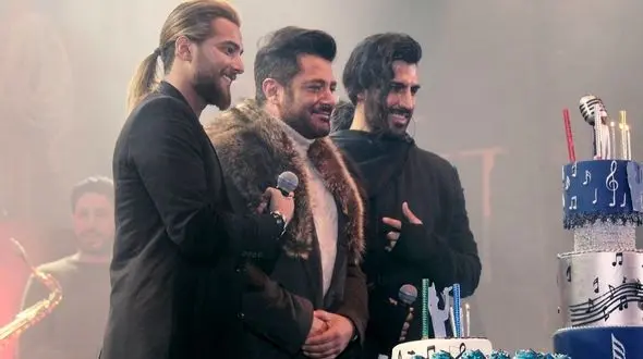 فیلم حضور جذاب بازیگران و مشهورهای ایرانی در کنسرت محمدرضا گلزار/ ترلان پروانه، منوچهر هادی، بهاره کیان افشار، ساره بیات، یکتا ناصر و...