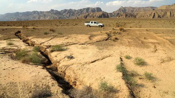 از 609 دشت ایران 499 مورد دچار فرونشست جدی است/ دولت احمدی نژاد مسبب بحران فرونشست گسترده در کشور