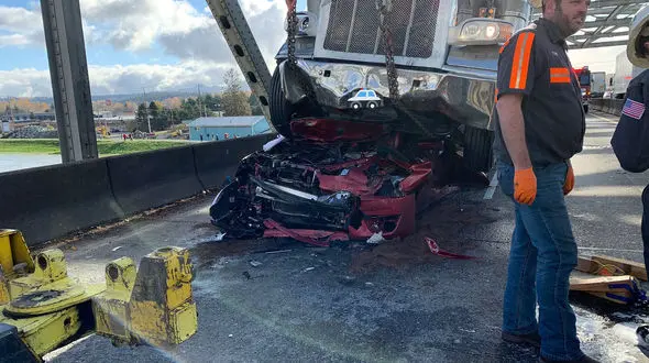 زنده ماندن باورنکردنی یک زن در تصادف شدید + عکس