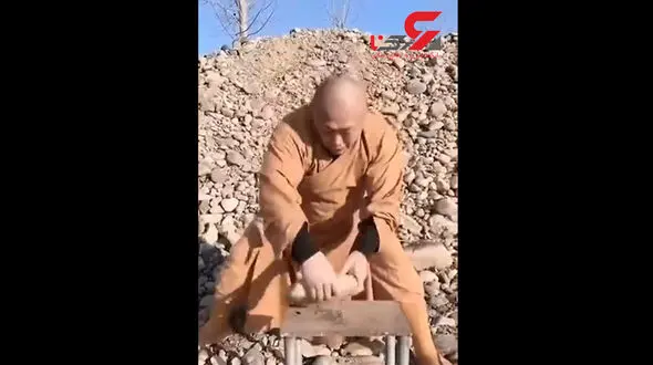 فیلم جالب از مرد سنگ شکن / ببینید شوکه می شوید