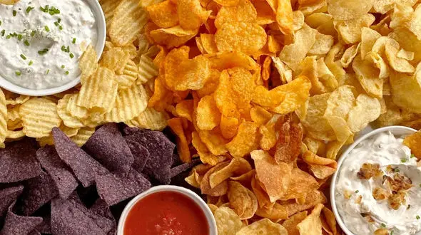 چیپس خونگی بدون روغن بلدی درست کنی؟ / فیلم