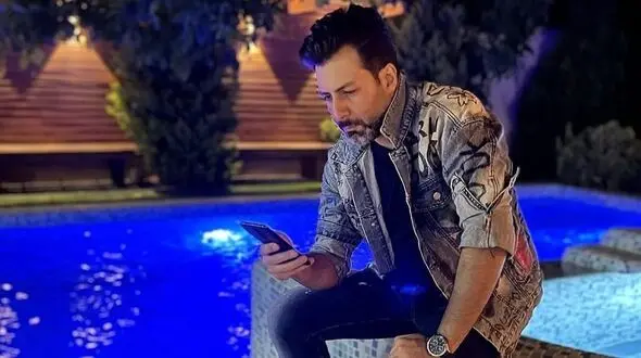 فیلم / نگاهی به چیدمان شاهانه و مجلل خانه مجری شبیه کاخ «مجید واشقانی»/ از استخر و مبلمان مدرن تا دکوری‌های هنری