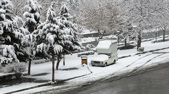 بارش برف در شهر همدان + فیلم 