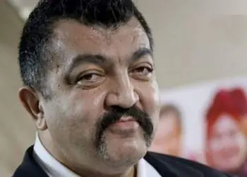 عکس دیده نشده از جوانی بدون سبیل احمد ایراندوست زمانی که بادیگارد جنیفر لوپز بود/ تغییر چهره غول برره باورنکردنیه!