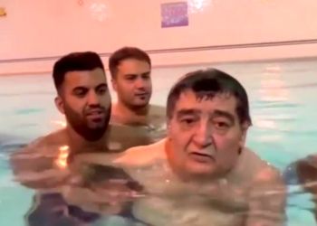 رضا رویگری: یک استخری در جنوب شهر بود که لطف کردند و یک شب من را دعوت کردند! حالا شاید شب‌های دیگر هم بروم