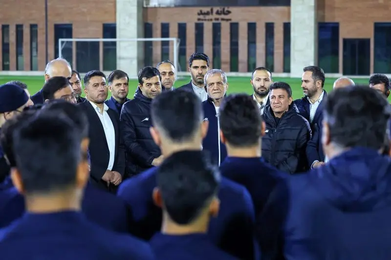 پزشکیان در تمرین تیم ملی پا به توپ شد+ عکس