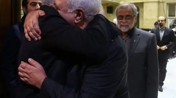 اشک‌های صالحی در آغوش ظریف + عکس‌