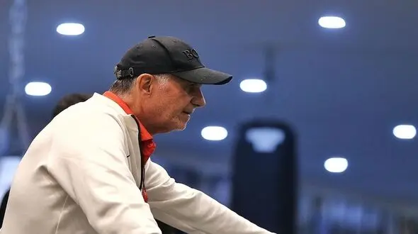 چه کسی کی‌روش را به دایناسور تشبیه کرد ؟