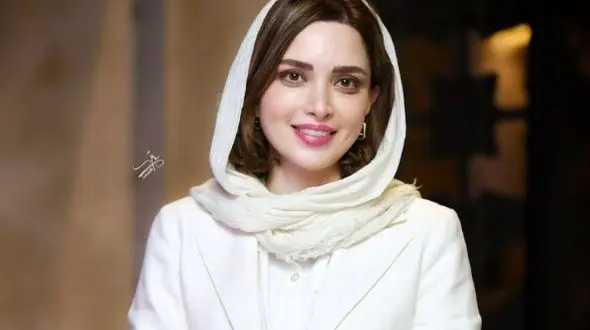 استایل کت و دامن خاص و گل‌گلی به سبک بهنوش طباطبایی با چهره‌ای متفاوت / خانم بازیگر بعد از طلاق یکی دیگه شد!