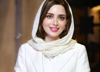 استایل کت و دامن خاص و گل‌گلی به سبک بهنوش طباطبایی با چهره‌ای متفاوت / خانم بازیگر بعد از طلاق یکی دیگه شد!