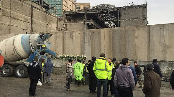 ماجرای حمله به ماشین شهرداری از سوی کارگران ساختمان پلاسکو