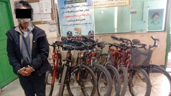 شکار مرد ژولیده در قاب دوربین های شهری