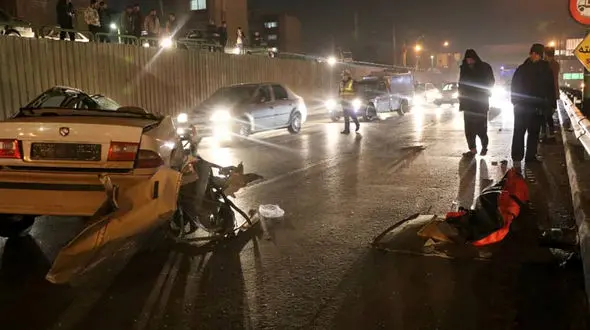 مرگ تلخ زن جوان در سمند له شده / در اتوبان خرازی رخ داد + عکس های محل حادثه