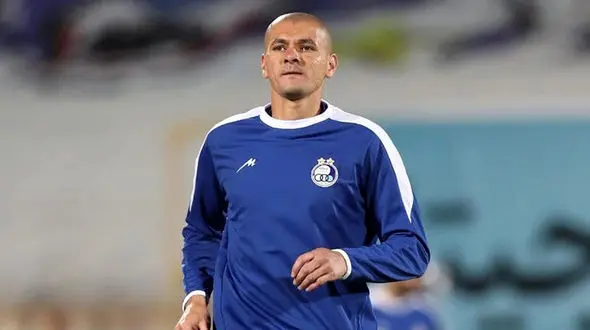 چرا رافائل سیلوا برابر مس رفسنجان نیمکت نشین بود؟ / کند است، از بازیکنان سرعتی عقب می ماند