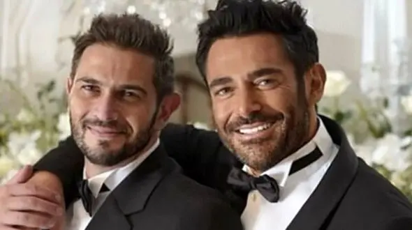 کیک جشن تولد بردیا، برادر کوچکتر محمدرضا گلزار با تم call of duty در خانه‌اش+ عکس/ سلیقه عجیب جاری آیسان خانوم در انتخاب رنگ پرده