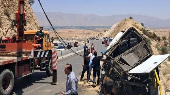 علت واژگونی اتوبوس در استان فارس چه بود؟! 