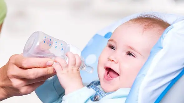 آب قند به نوزادان ندهید!