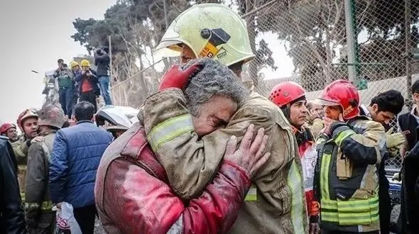 آتش‌نشانان ایران با دست‌های خالی می‌سوزند تا هموطن نسوزد / کمبود ۳۰۰۰ خودرو ، تجهیزات فرسوده؛ آتش‌نشانانی بی حمایت و آینده پر خطر!