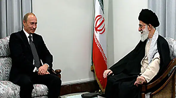 بررسی زبان بدن رهبر انقلاب در نشست مقابل سایر رهبران قدرتمند جهان + فیلم

