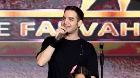 آواز باشکوه و حضور جالب دختر گوگولی "محسن یگانه" در کنسرت پدرش+فیلم