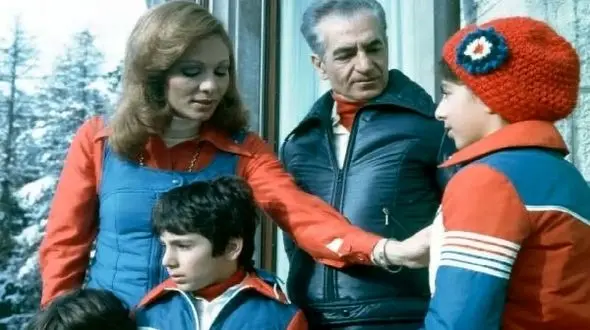 سفر در زمان/ دست به یقه شدن فرحناز پهلوی با شاه عشرت طلب /سال 1346