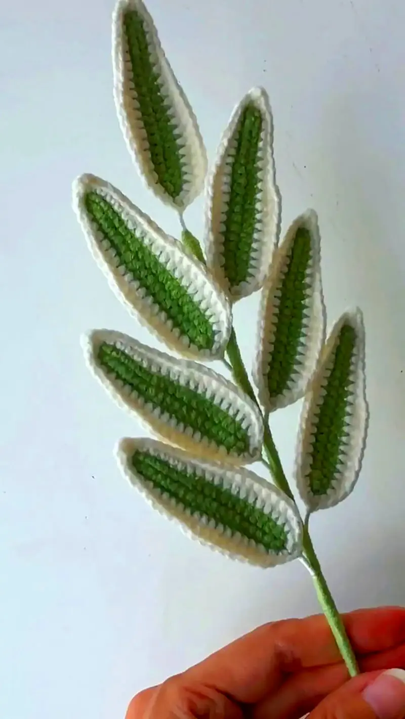 دسته گل تزئینی بافتنی