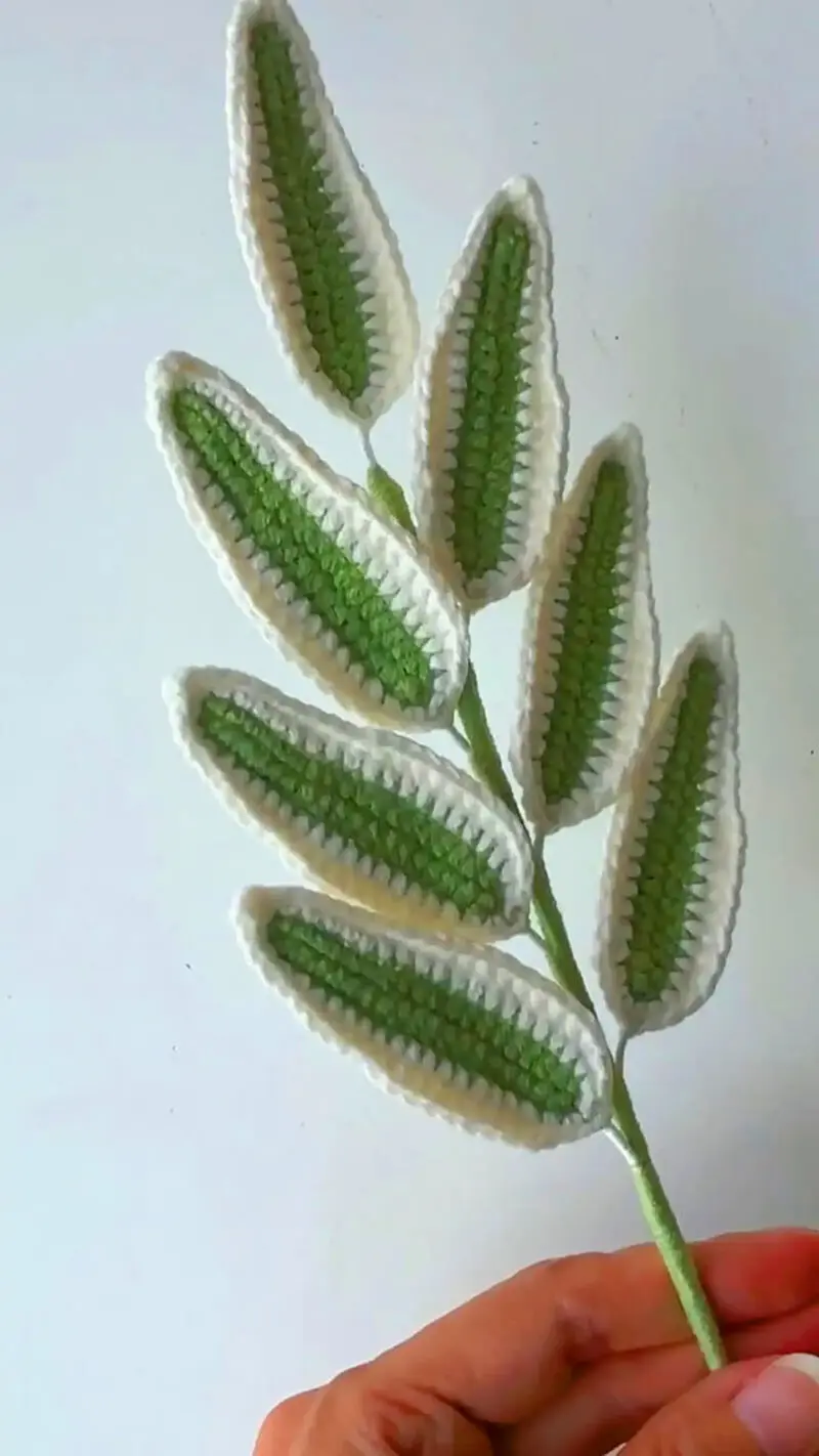 دسته گل تزئینی بافتنی