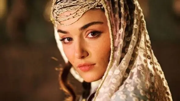 شباهت فوق العاده هانده ارچل، کیمیا خاتون فیلم مست عشق به جوانی مادربزرگش+عکس