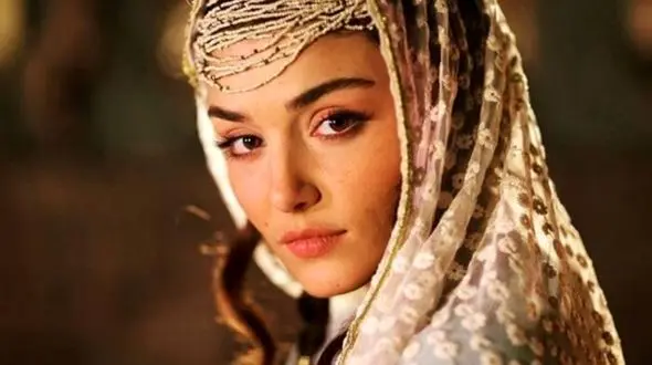 شباهت فوق العاده هانده ارچل، کیمیا خاتون فیلم مست عشق به جوانی مادربزرگش+عکس