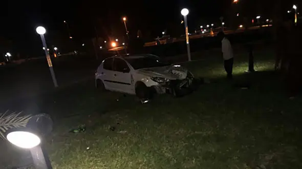 ۷مجروح در واژگونی خودرو پژو۲۰۶ + عکس 