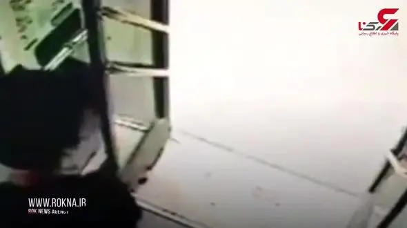 مرگ عجیب  مسافر زن با پیاده شدن از اتوبوس در حال حرکت + فیلم 